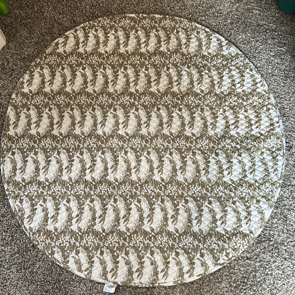 Kate Quinn activity mat